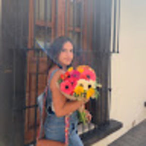 Meet your Posher, Carolina